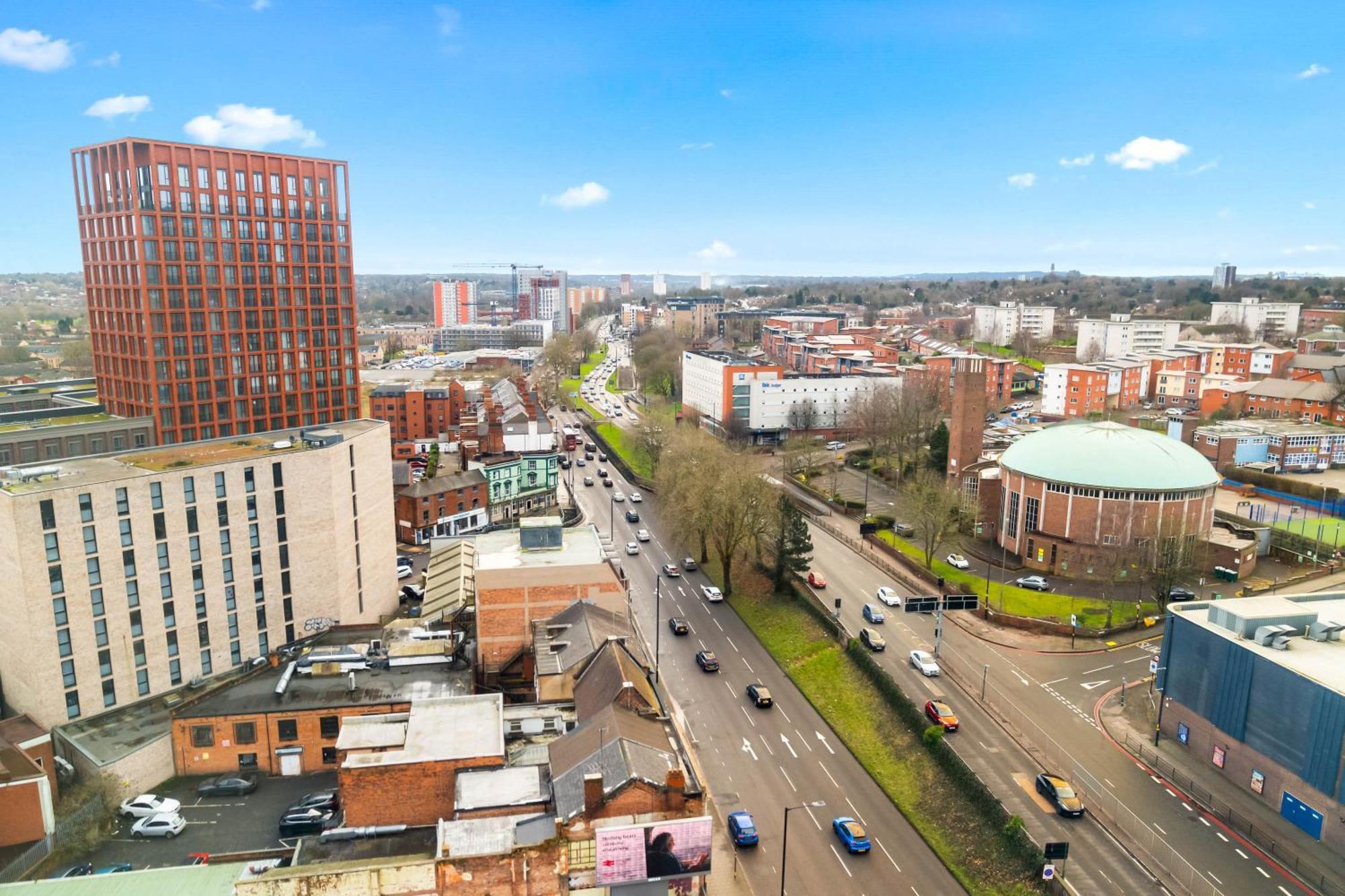 New Build - 1 Bed Centre - Free Onsite Gym & Coffee Machine - Chinatown Area, Located Next To O2 Academy, Bullring & New Street Station - With Smart Tv, Free Netflix & Wifi Birmingham