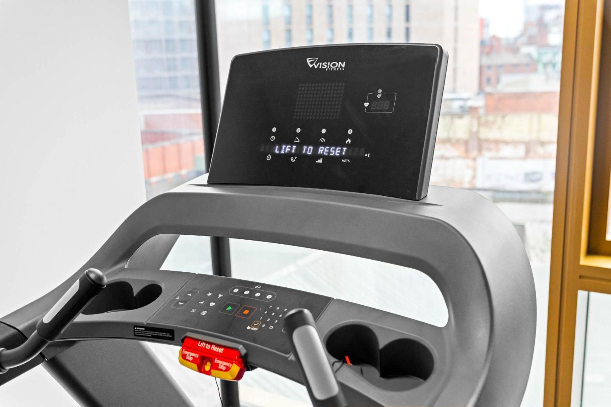 New Build - 1 Bed Centre - Free Onsite Gym & Coffee Machine - Chinatown Area, Located Next To O2 Academy, Bullring & New Street Station - With Smart Tv, Free Netflix & Wifi *